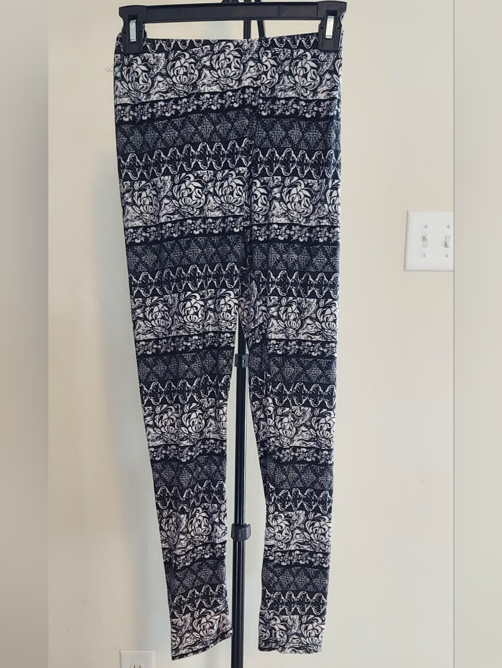 Pink Republic Black & White Floral Stripe Leggings